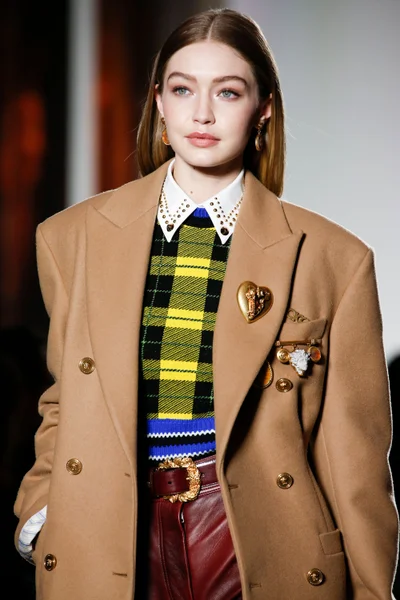 Look 10